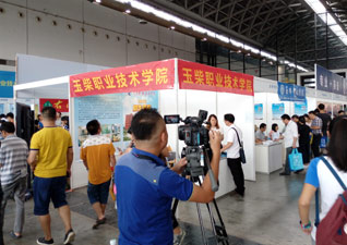 Beat365参加2016年广西普通高校招生咨询会